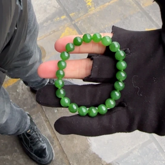 和田玉手链未镶嵌卡8冰辣阳绿，多样性发一，微红皮老料