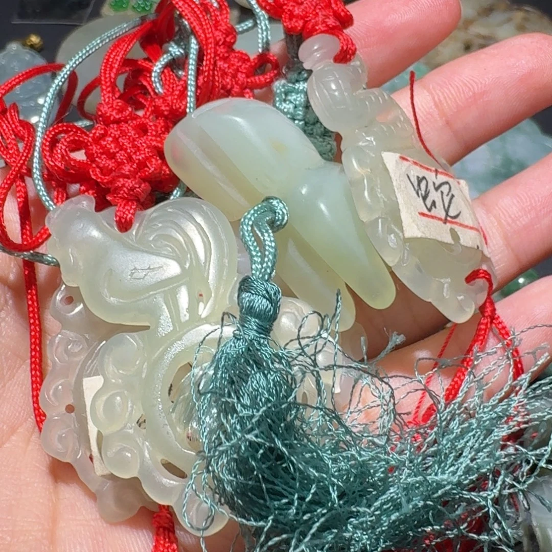 参***室蛇纹石玉未镶嵌颈饰
