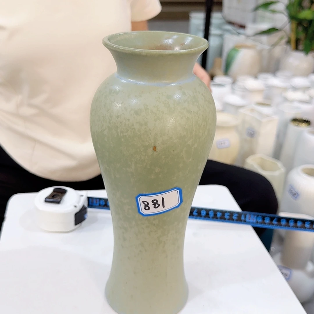 881号陶瓷高25厘米瑕疵一个