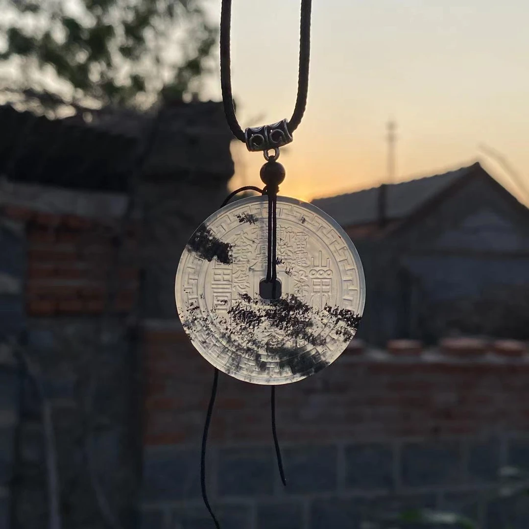 高品质岫玉山鬼花钱吊坠黑白水墨冰透山鬼花钱一级白水墨岫玉吊坠