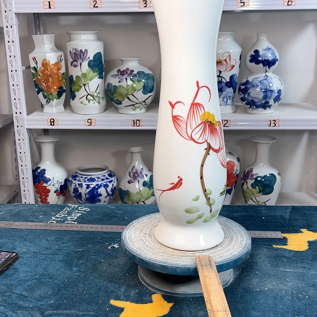 摆件景德镇陶瓷蛮荷花