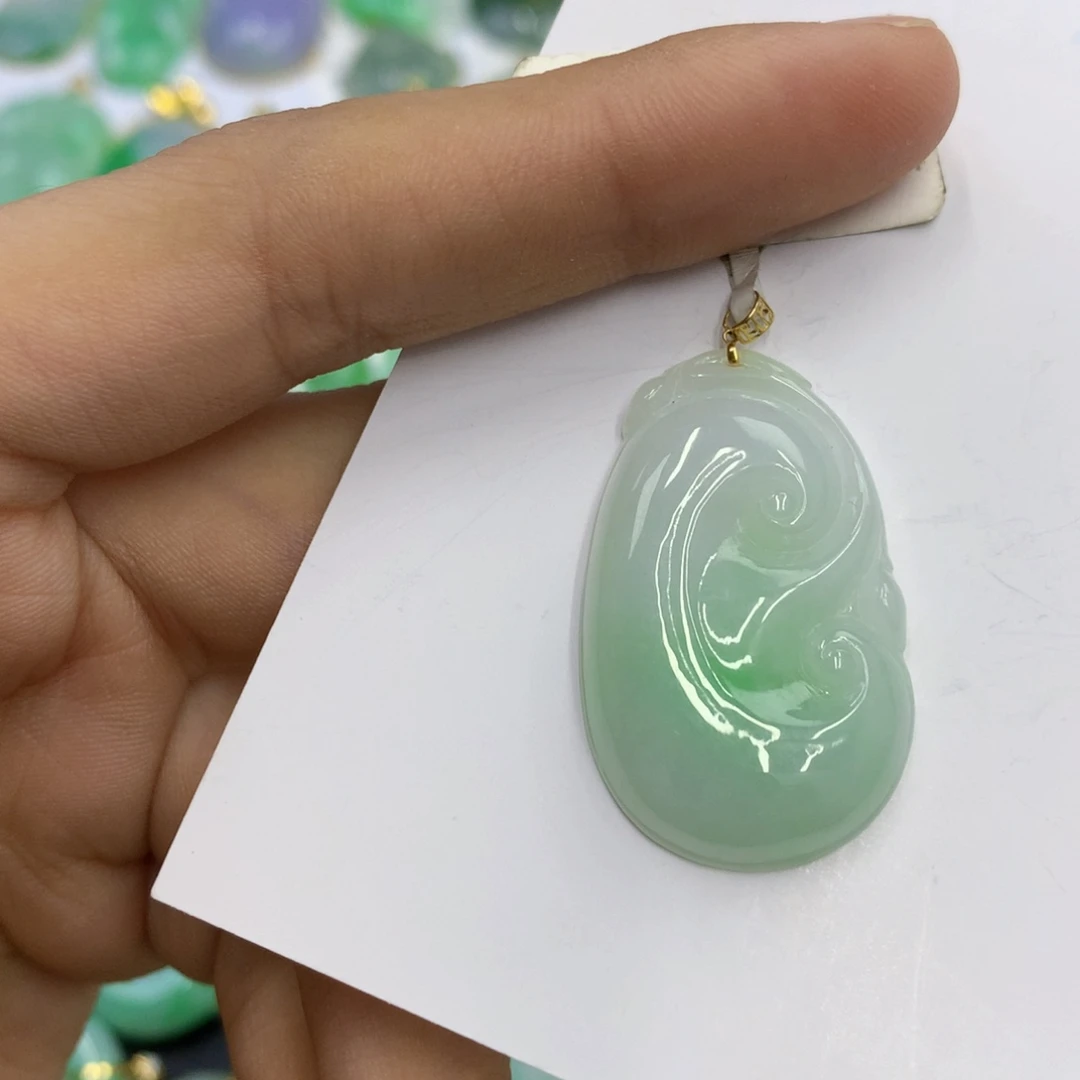 翡翠18K金镶嵌颈饰翡翠