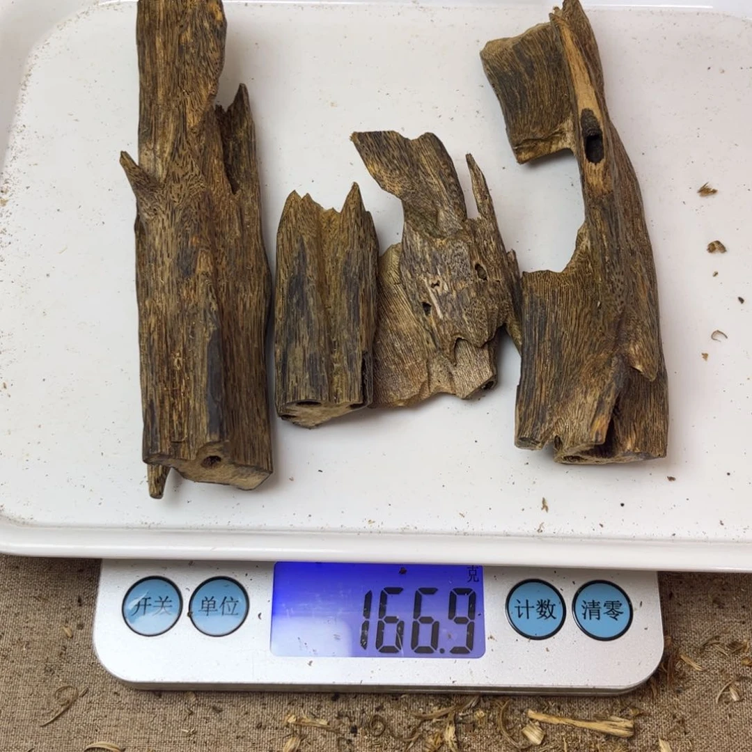 沉香木手把件北****行奇楠166 克。。。