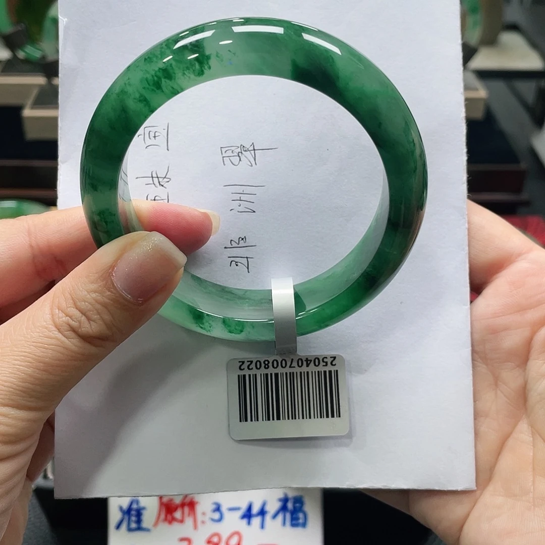 石英质玉手镯未镶嵌兜****?