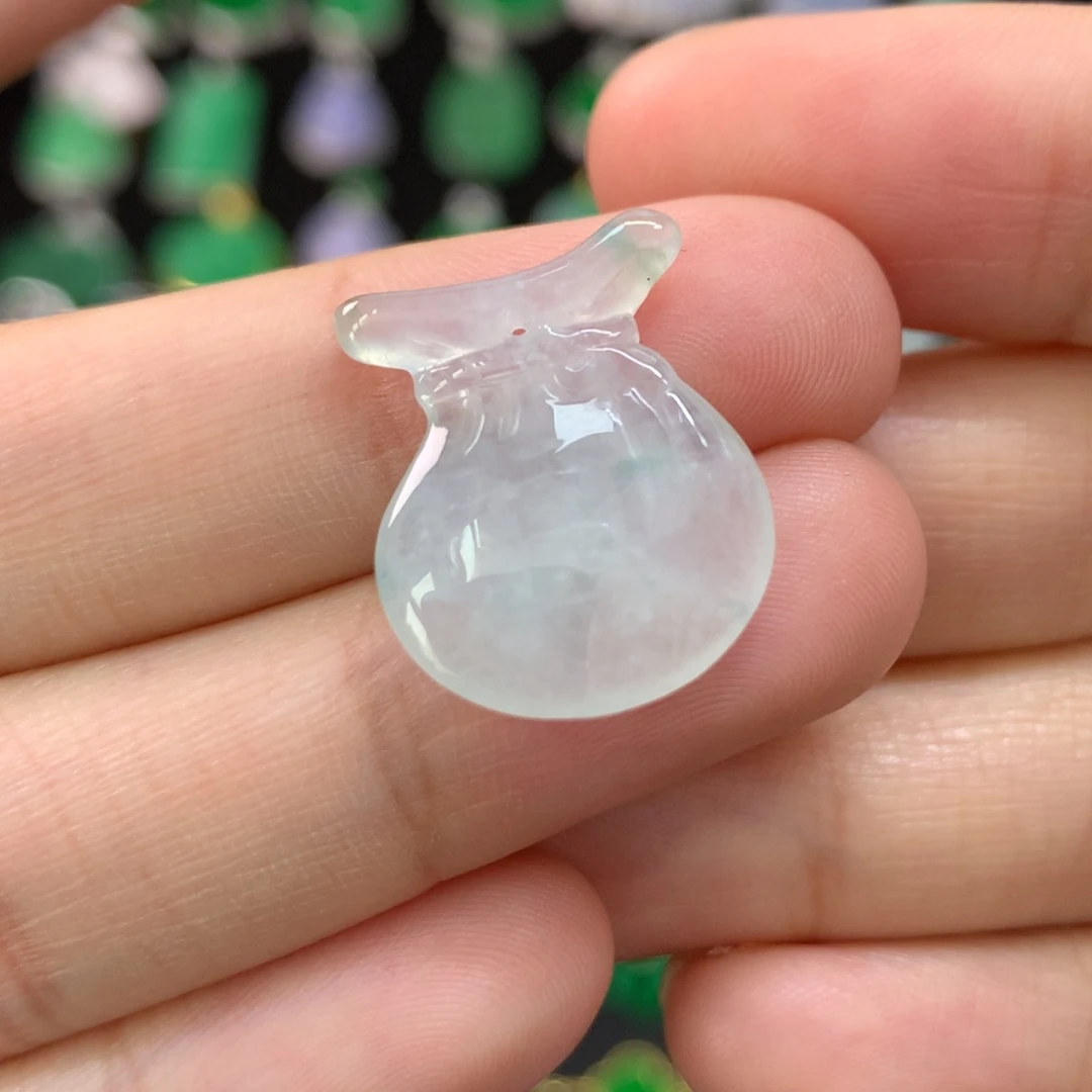 翡翠未镶嵌颈饰福袋