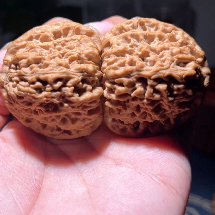 桃核吊坠南*`         45尺g
