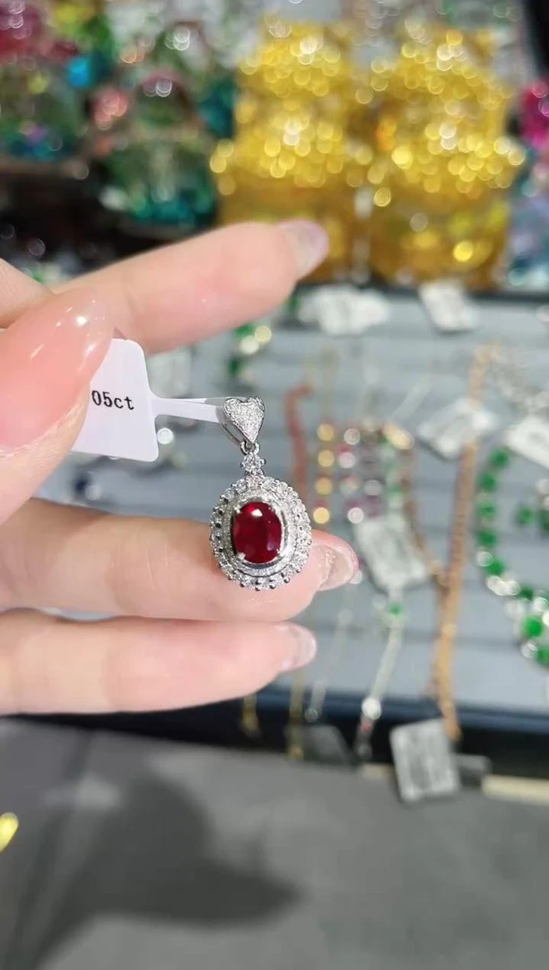 18K金镶嵌天然无烧红宝石吊坠