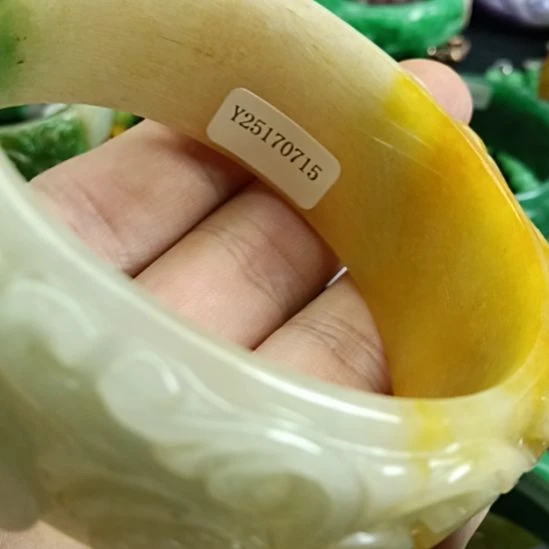 圣***好翡翠未镶嵌颈饰翡翠
