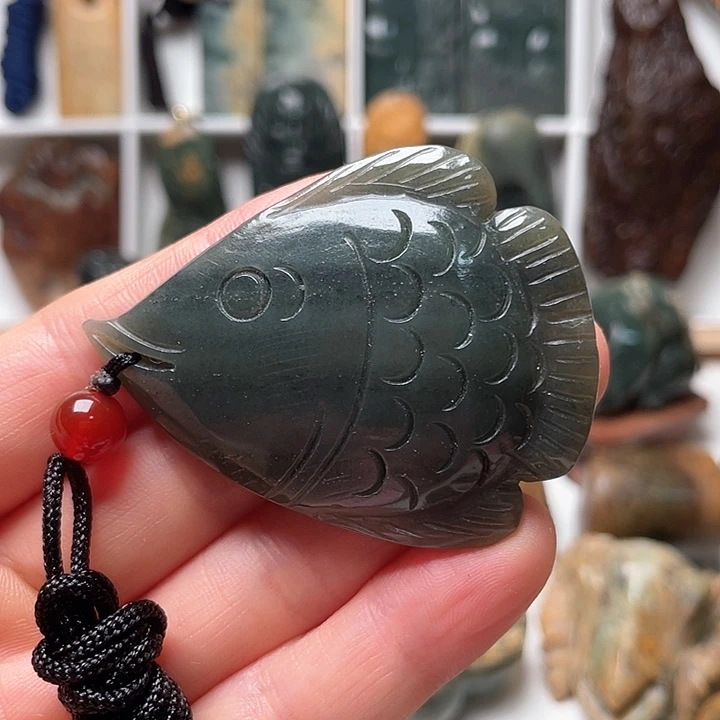 未镶嵌岫岩老玉（透闪石质玉）把件