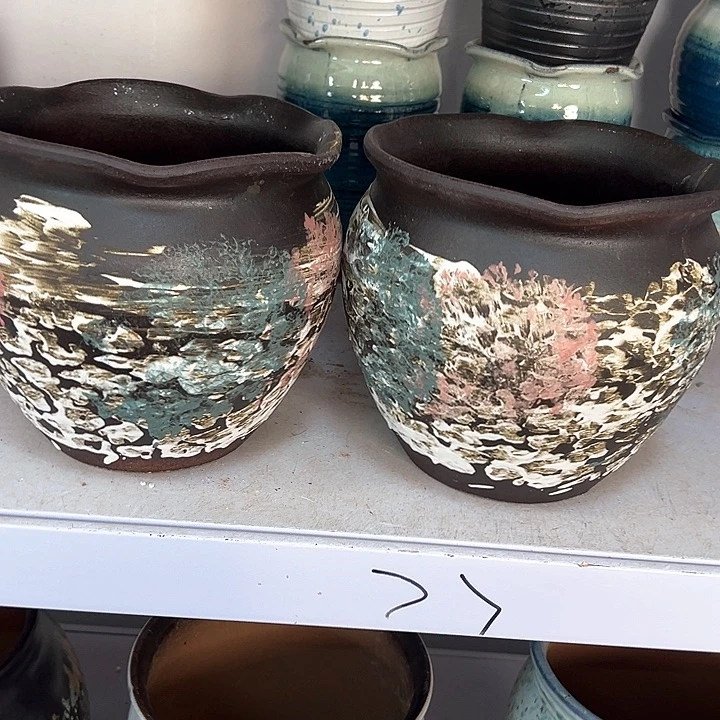 紫砂花盆口20高18。。。。。。。。。。。