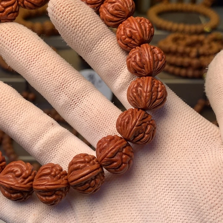 …***.手串桃核秦岭龙纹