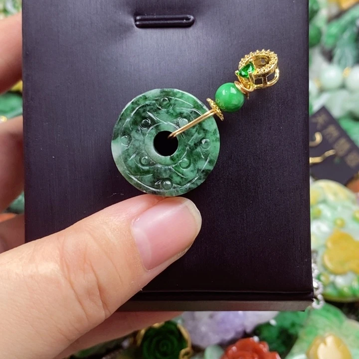 翡翠未镶嵌吊坠(赠链)