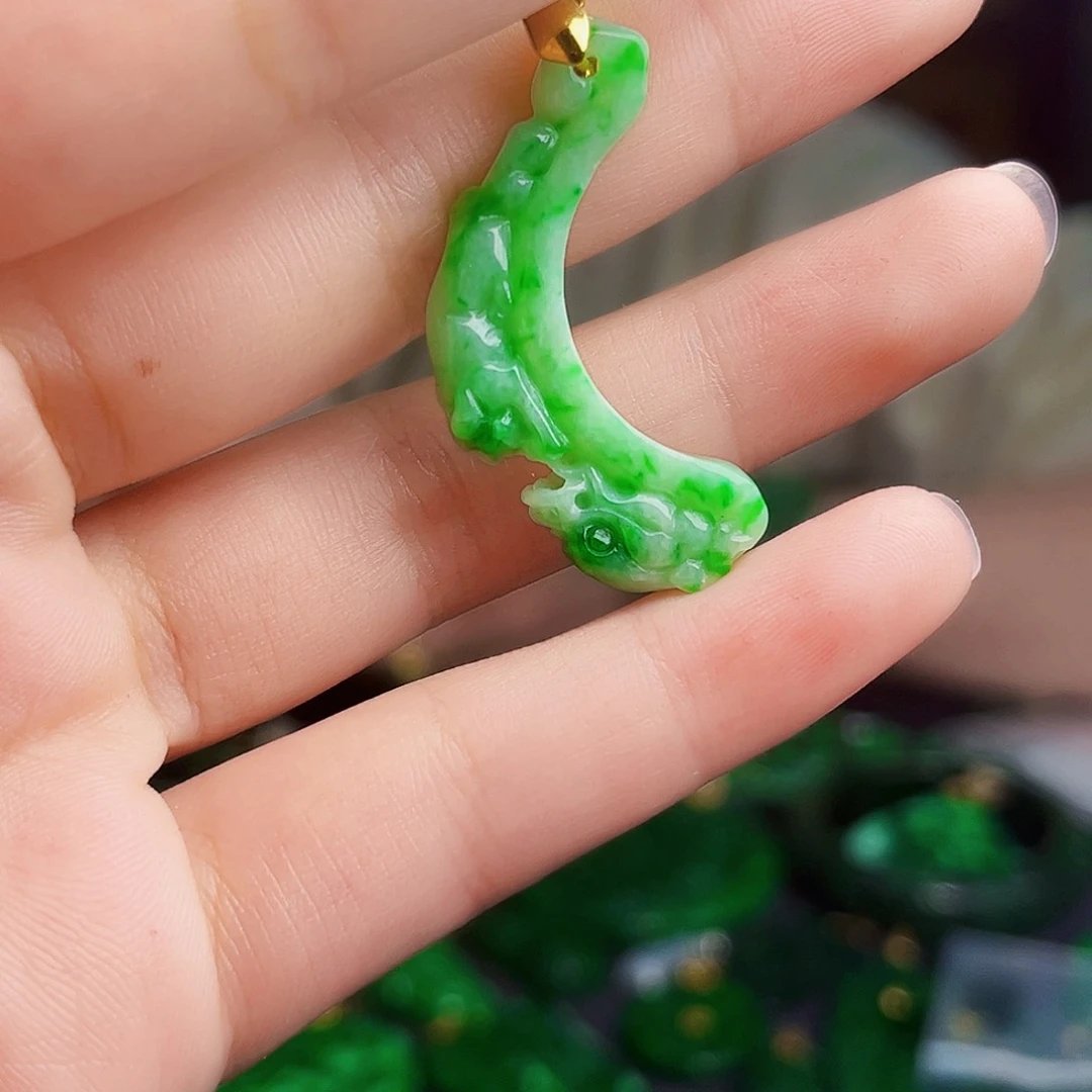 颈饰未镶嵌翡翠多样性