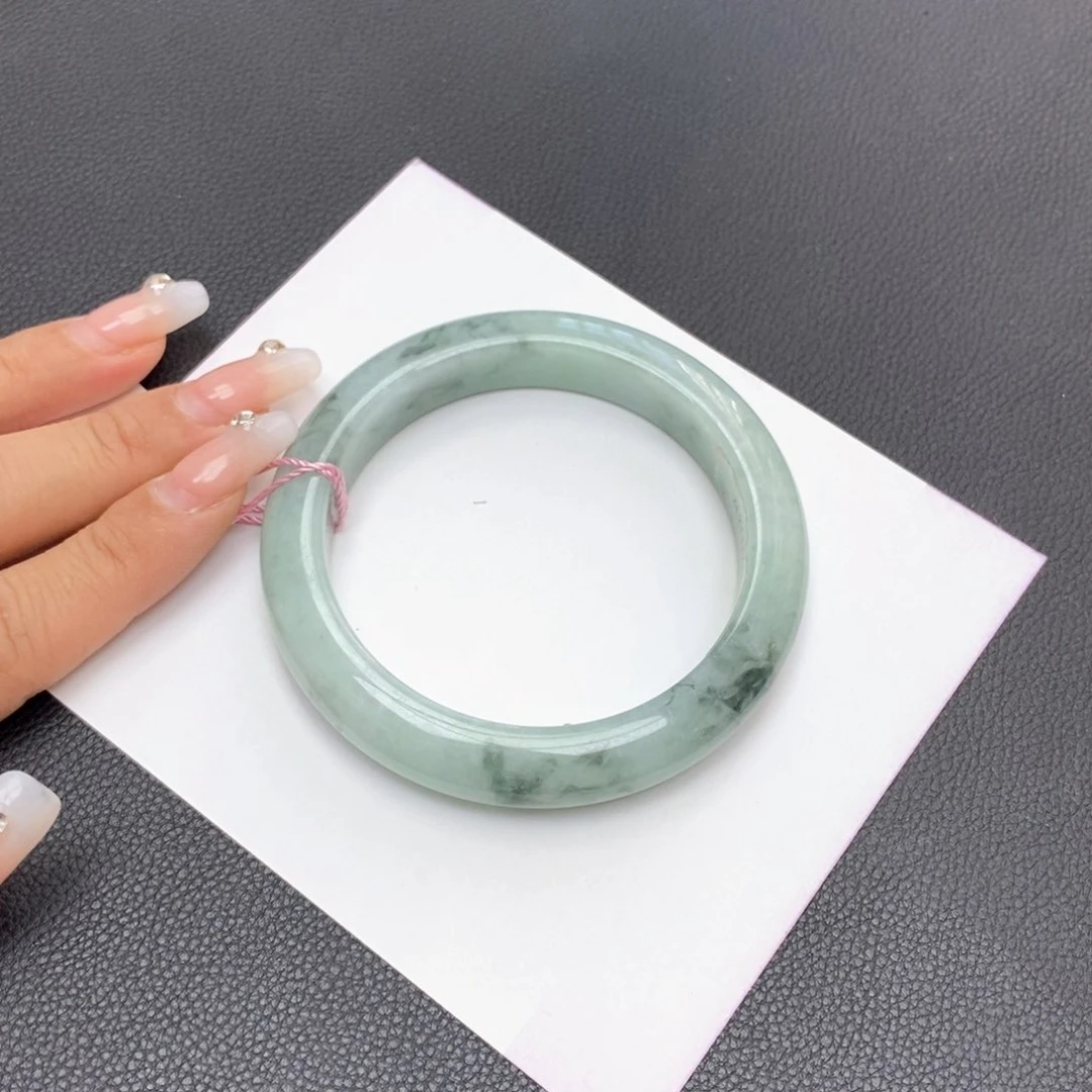 翡翠手镯未镶嵌56圈口