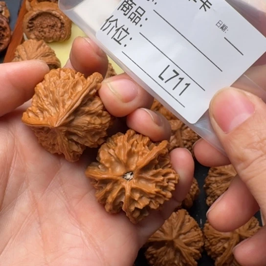 J***c把件桃核三棱 888888888