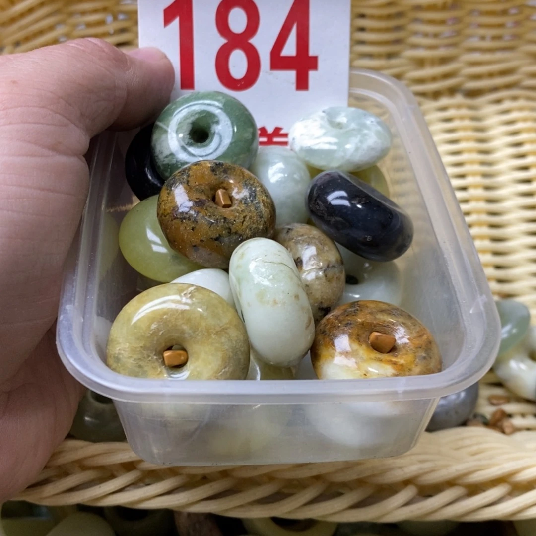 蛇纹石玉挂坠未镶嵌