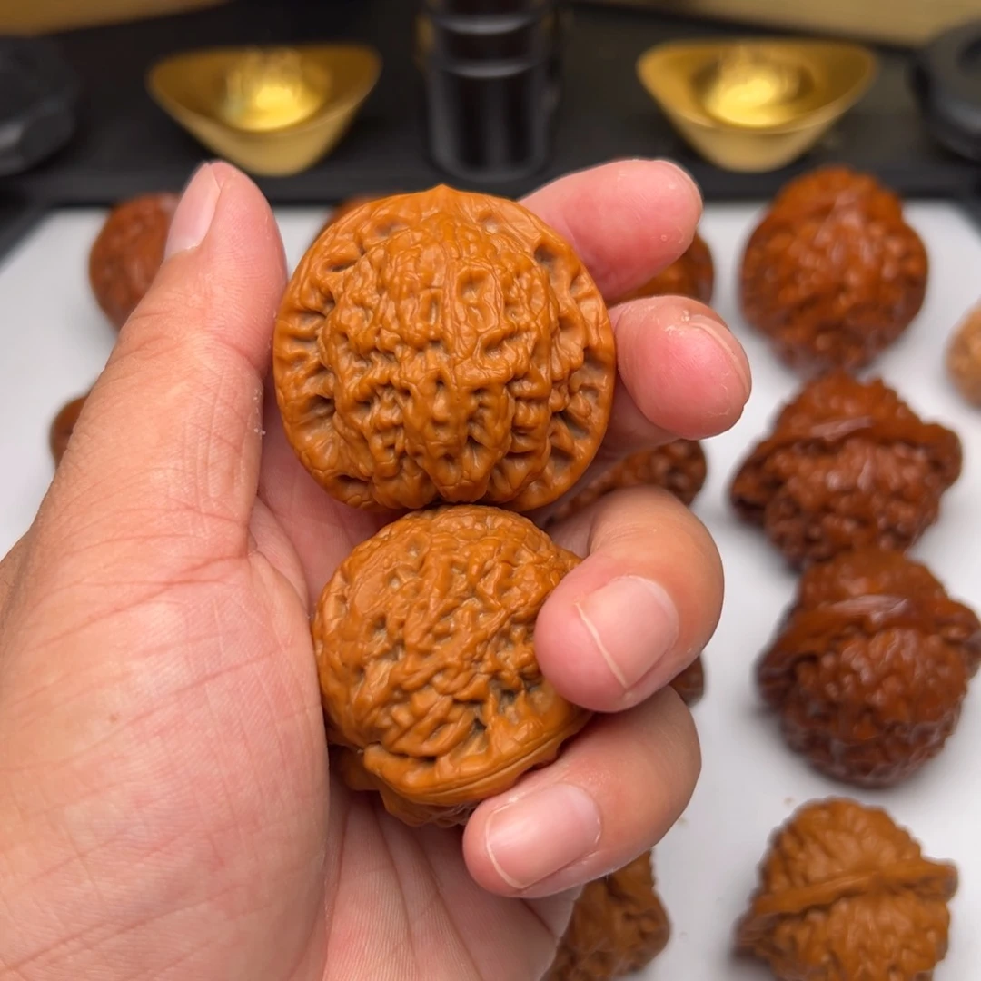 浓***酒文玩核桃吊坠金公子