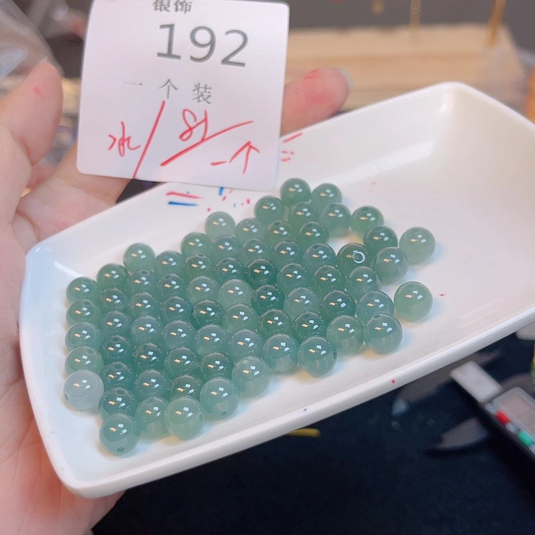 和田玉未镶嵌珠宝半成品192 。