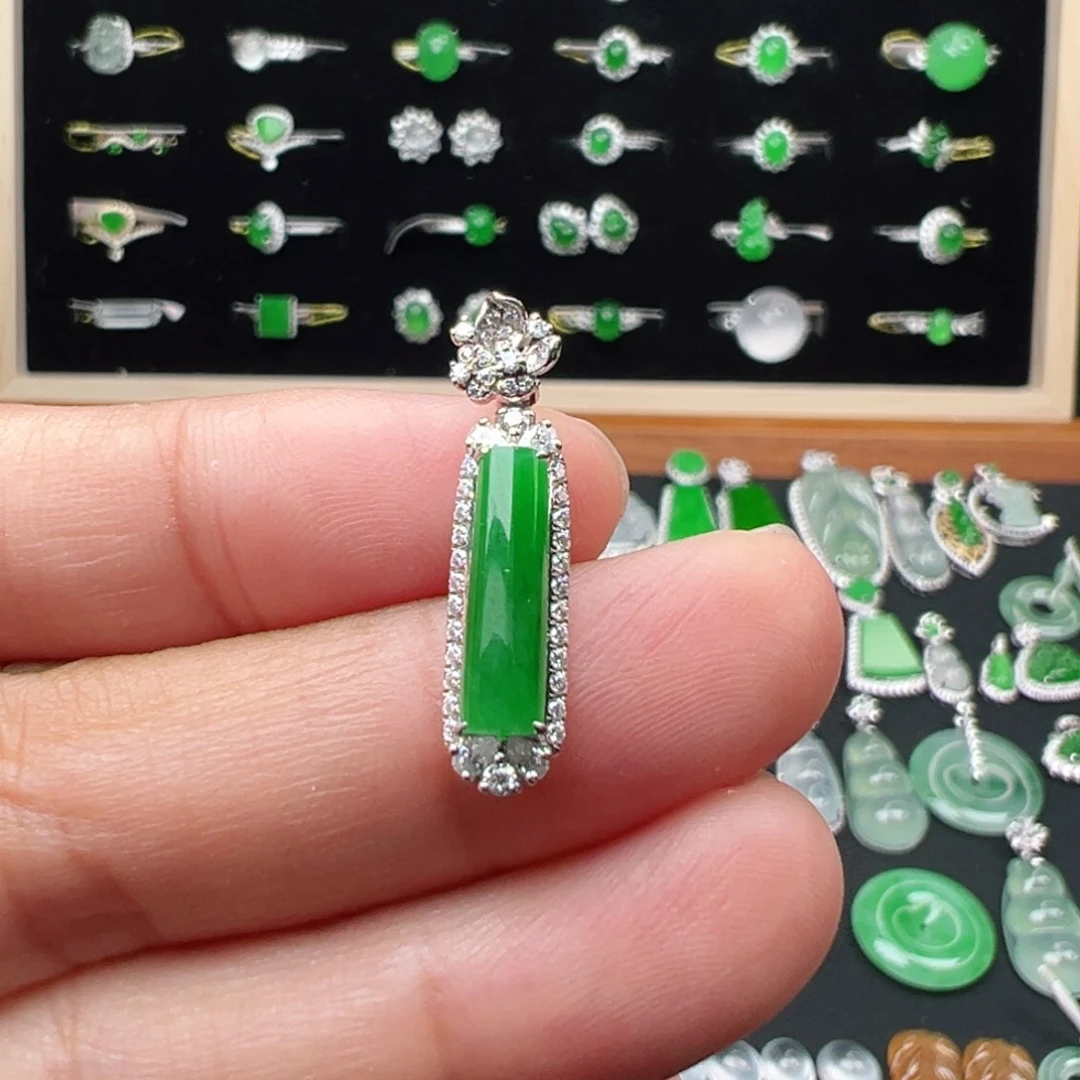 翡翠18K金镶嵌颈饰柱24.5