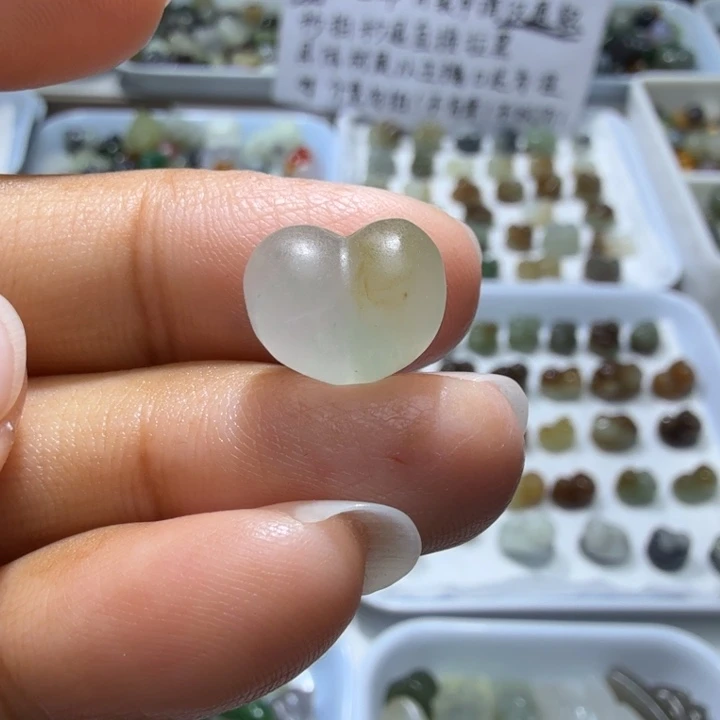 和田玉未镶嵌珠宝奇石