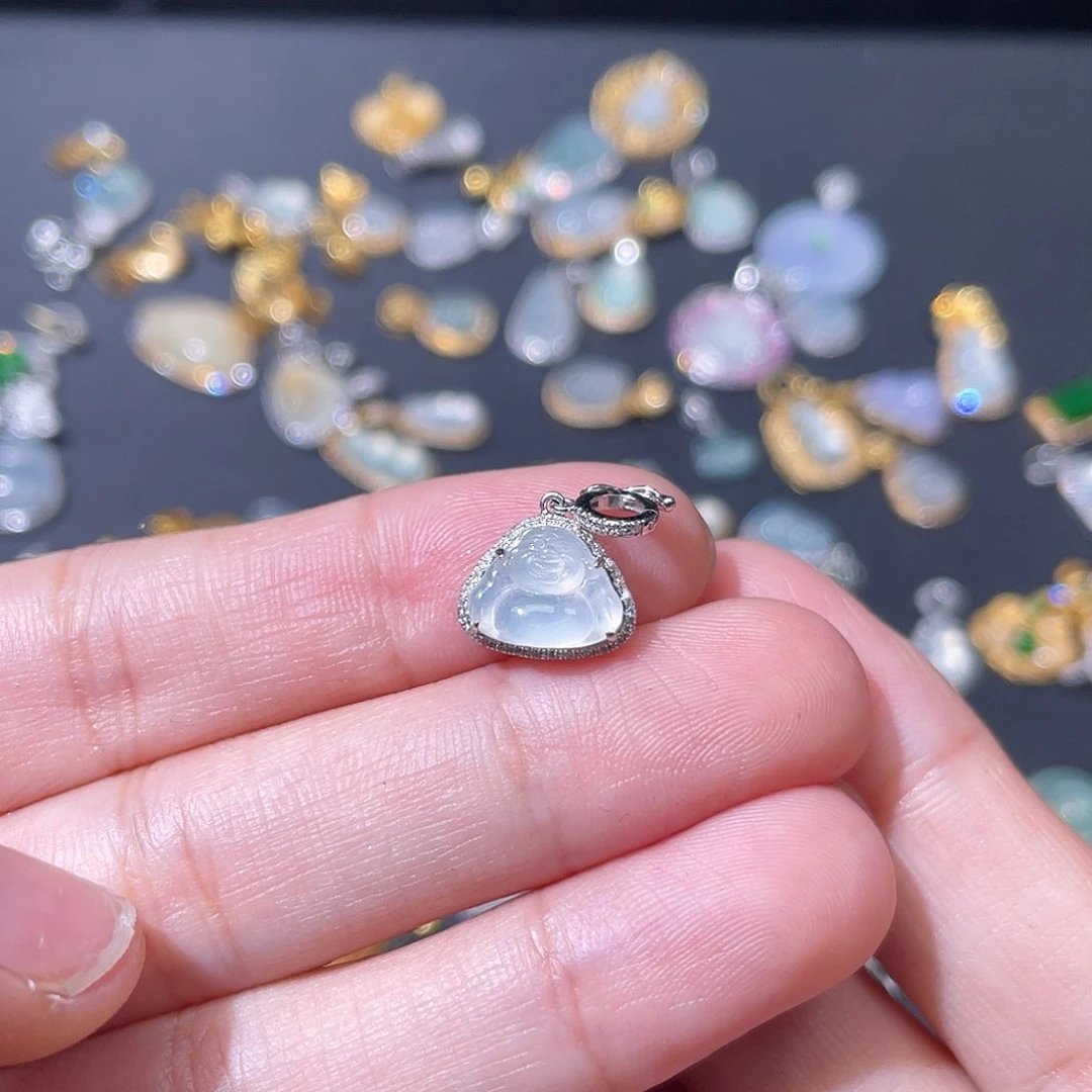 翡翠18K金镶嵌颈饰两**?吊坠