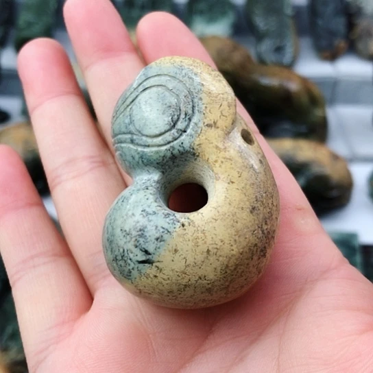 未镶嵌岫岩河磨玉（透闪石质玉）把件