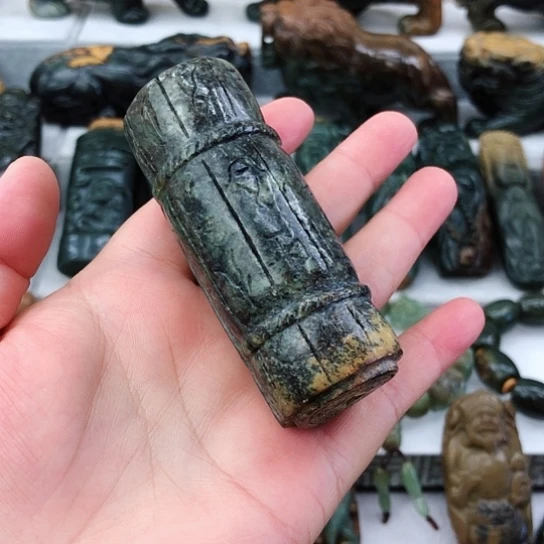 未镶嵌岫岩河磨玉（透闪石质玉）把件