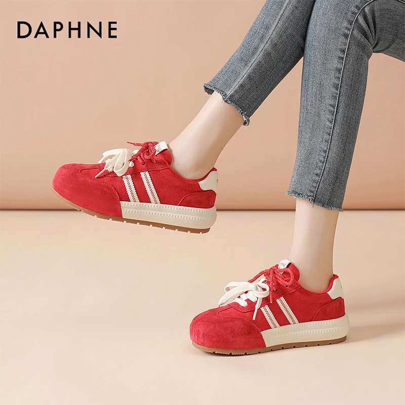 Daphne/达芙妮冬季ins时尚休闲鞋女软底加绒红色德训鞋出游鞋