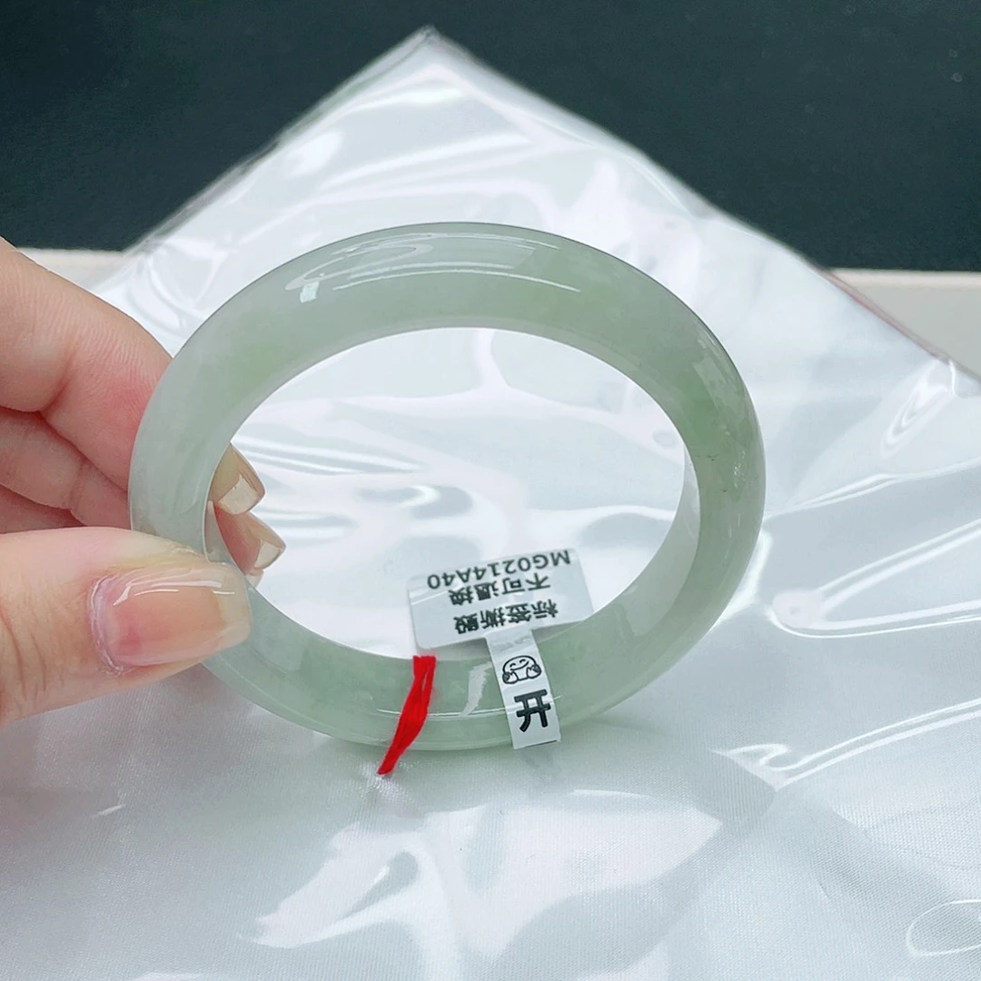 翡翠手镯未镶嵌正56