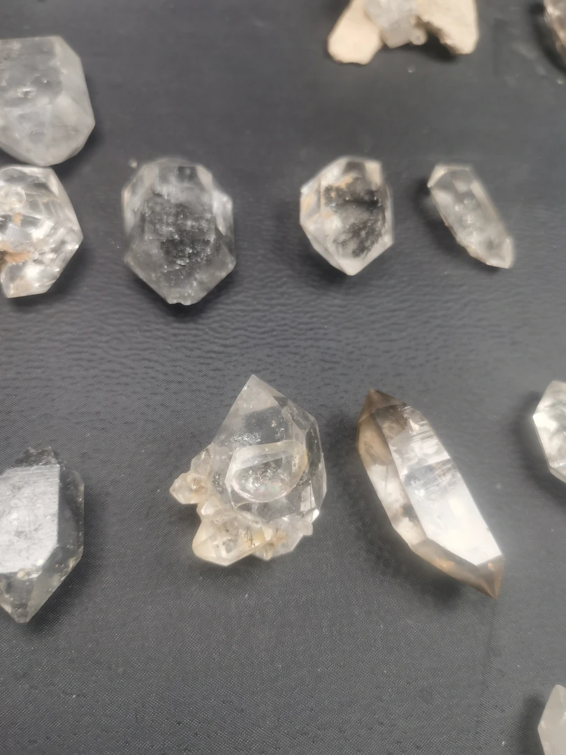 天然白闪灵水晶原石双尖柱一物一图