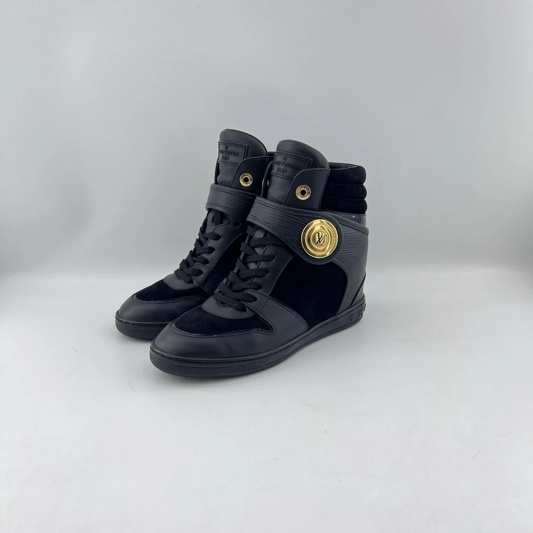 95新 LouisVuitton/路易威登 36码/金属印花logo短靴