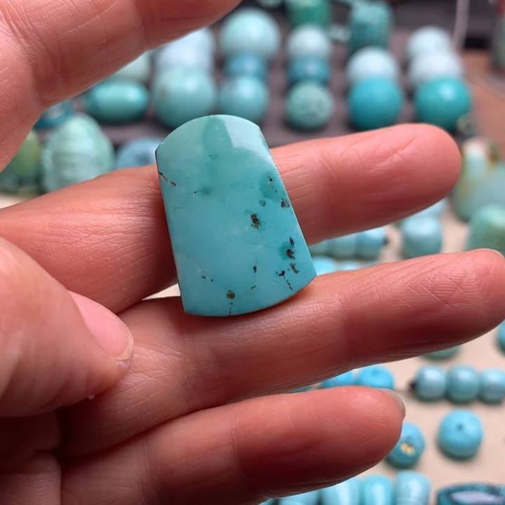 绿松石未镶嵌颈饰