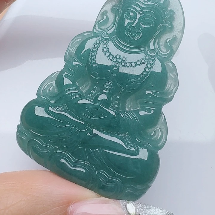 翡翠未镶嵌颈饰多样性发其一