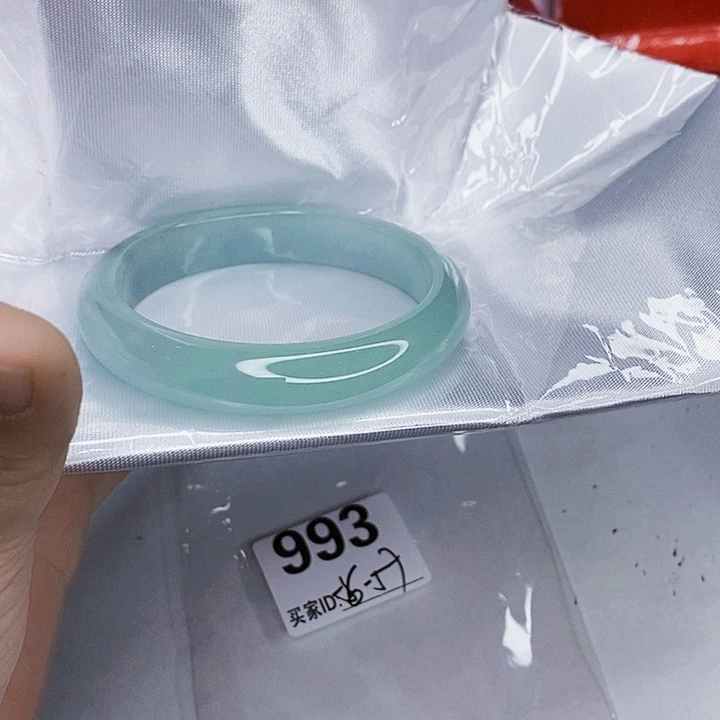 翡翠未镶嵌手镯一图一物实物为准（微瑕处理）