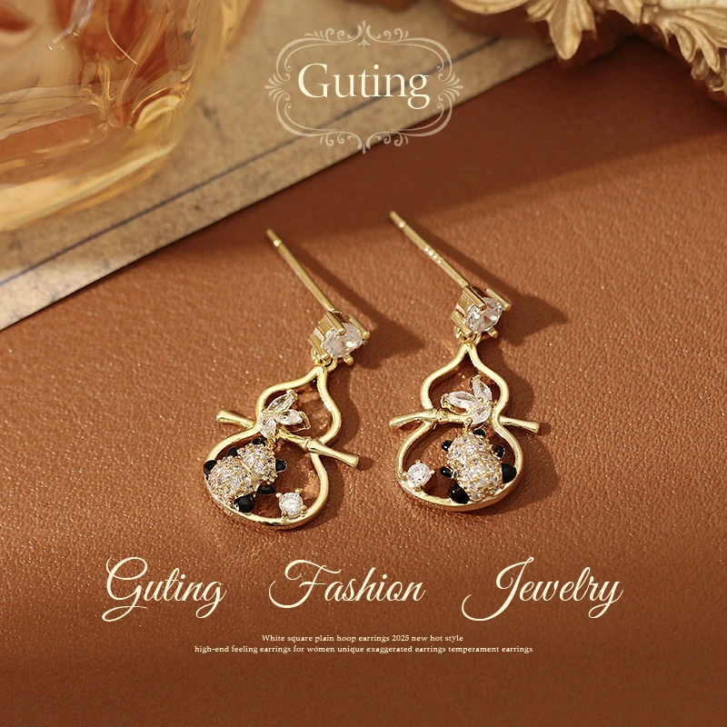 铜合金合成锆石耳饰 19555小熊柿柿如意耳钉女小众耳环精致耳饰