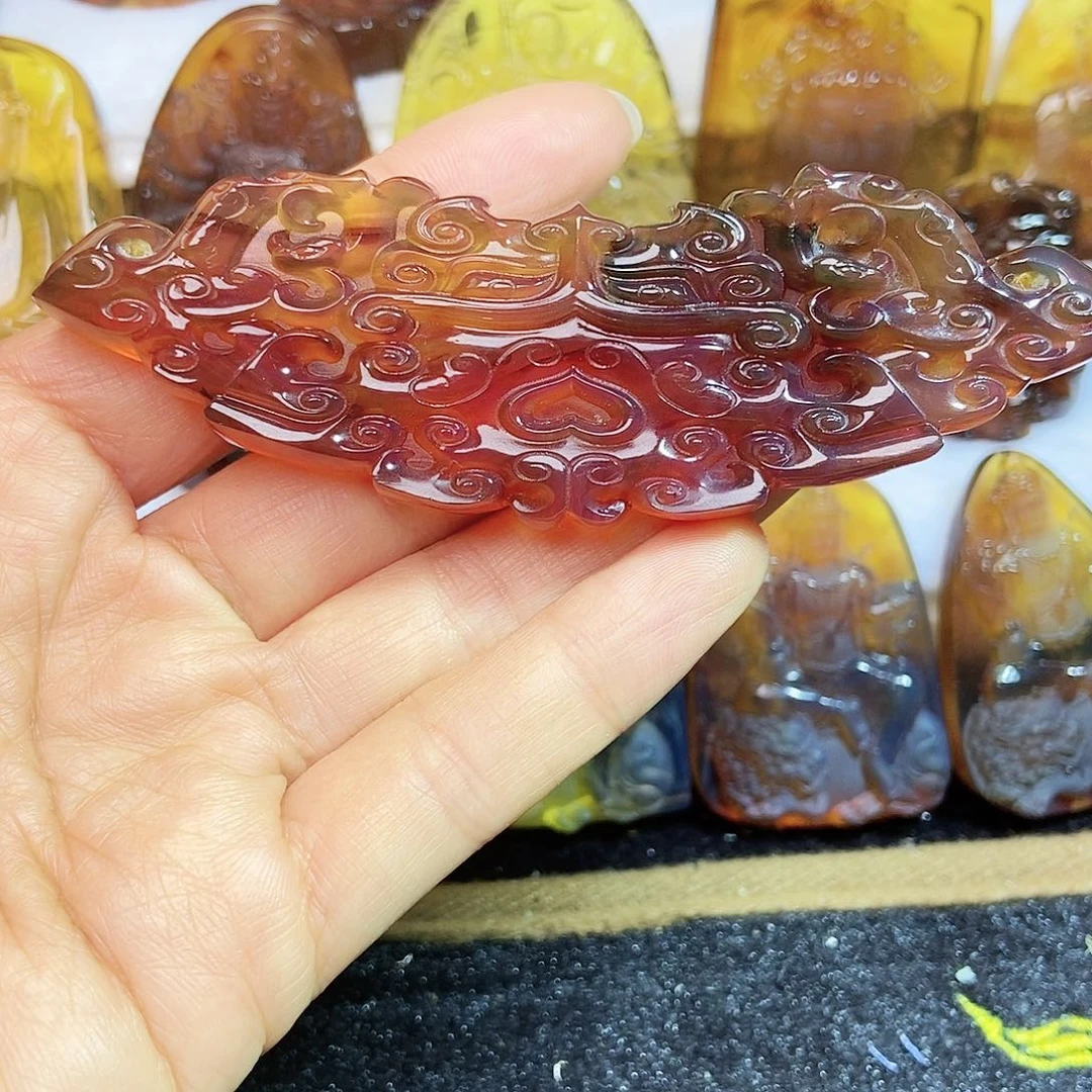 琥珀颈饰未镶嵌兽头兽面