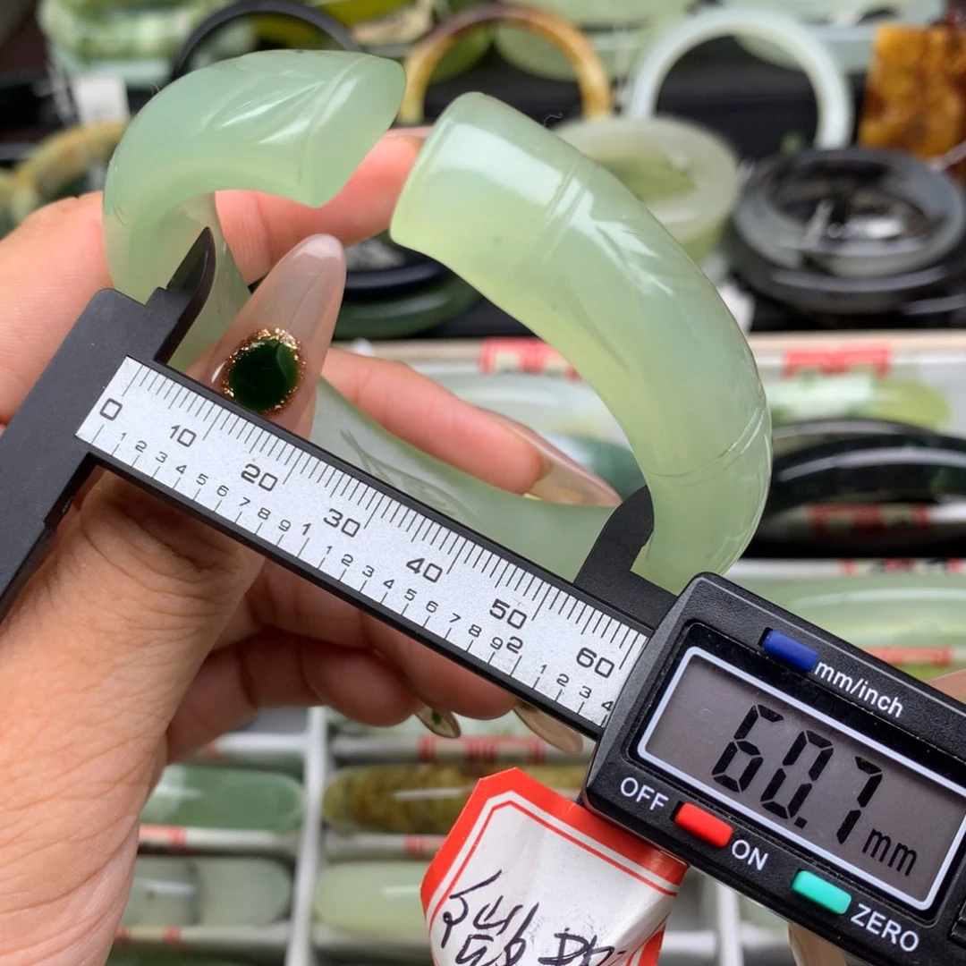 蛇纹石玉未镶嵌手镯770