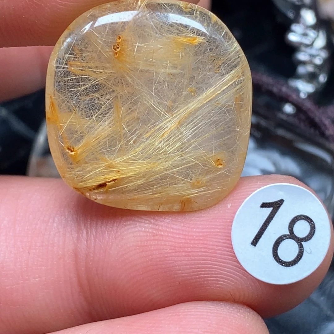 麦***葳水晶未镶嵌颈饰水晶