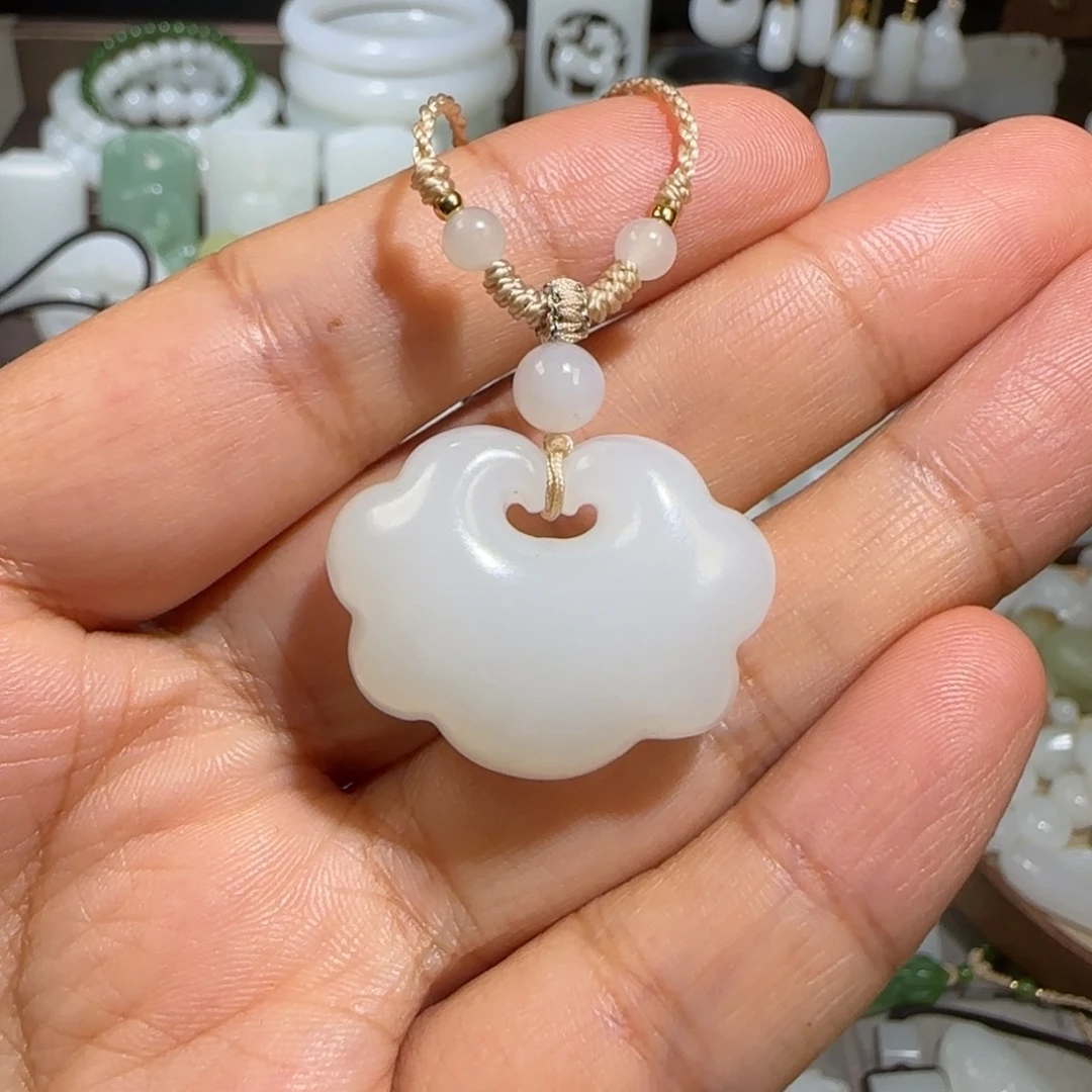 *****颈饰未镶嵌和田玉