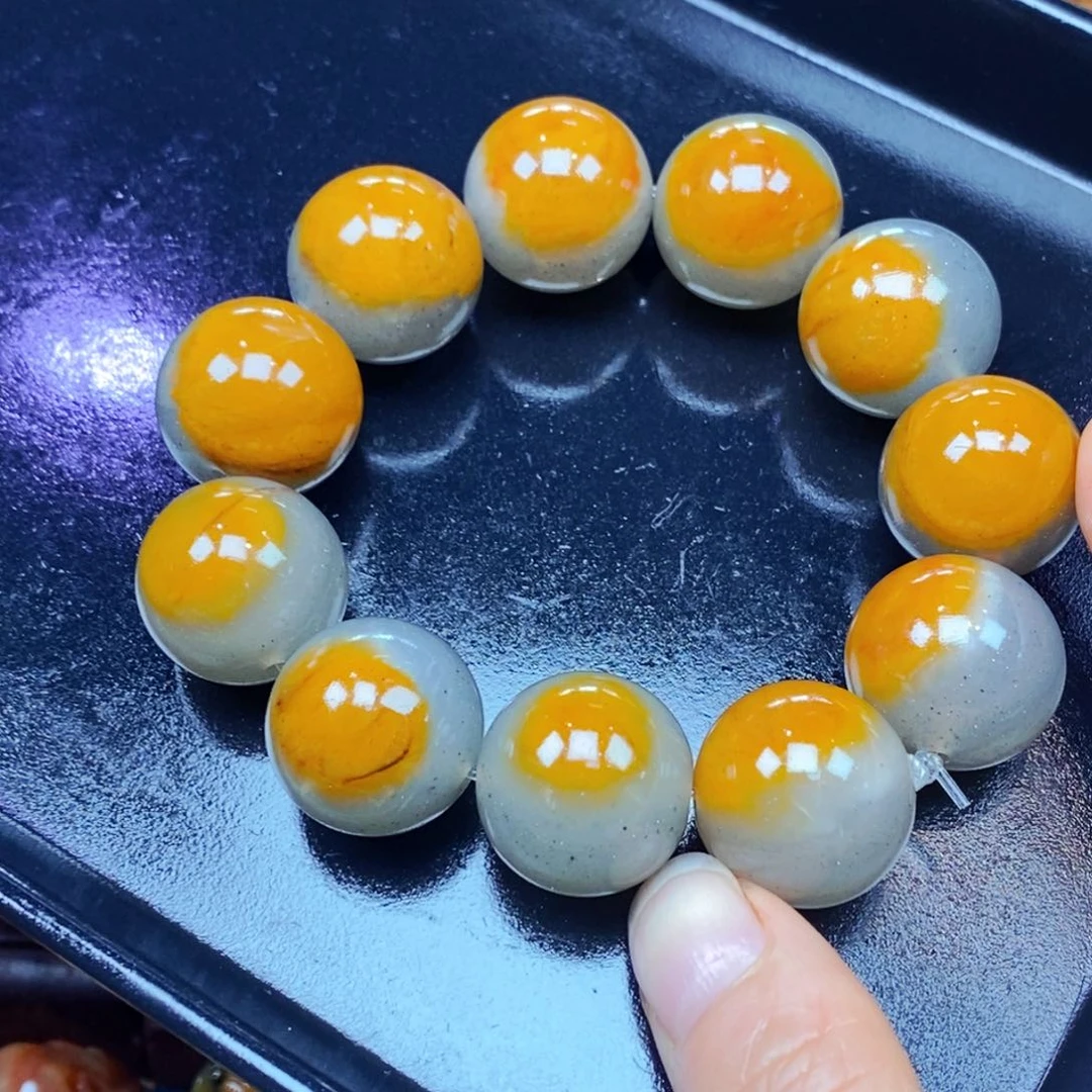 未镶嵌石英质玉（黄龙玉）颈饰