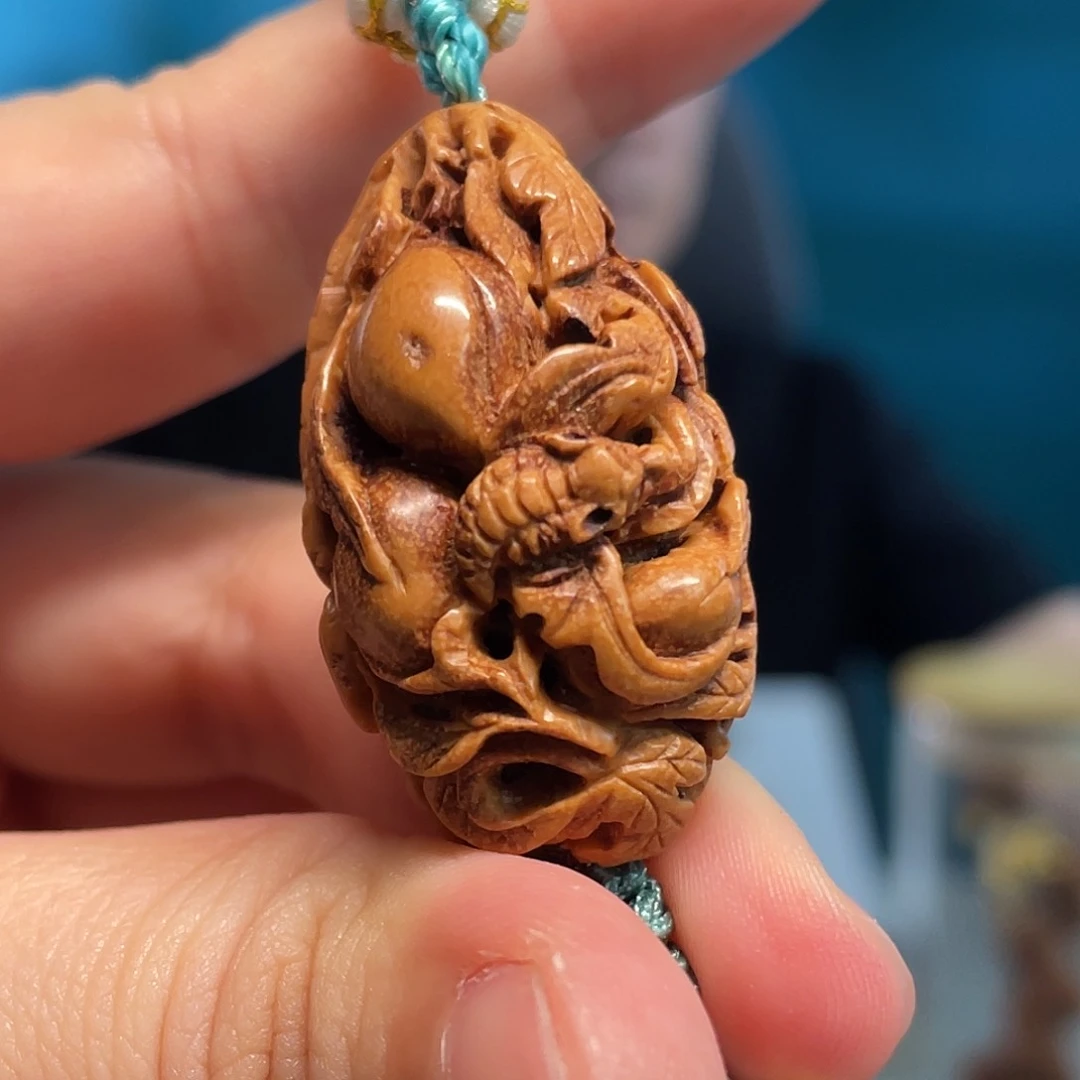 桃核福寿三多核雕作品
