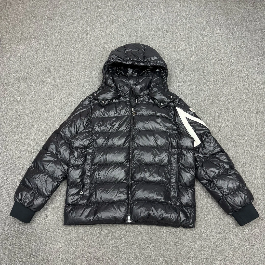 99新 MONCLER 16549127 黑色徽标手臂字母羽绒服外套 6码99新