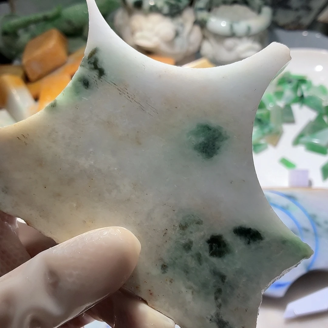 颈饰未镶嵌翡翠边角料