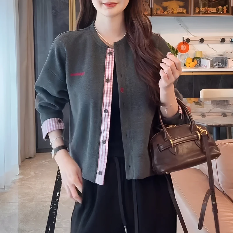 韩系设计感小众格子拼接针织衫女春秋季短款休闲圆领刺绣开衫上衣