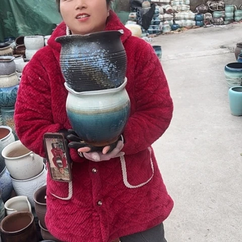 19口19高瑕疵盆子。