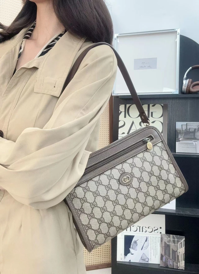 95新 GUCCI/古驰 老花金标手拿包单肩包/秋境 09575