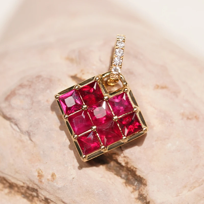 18k金红宝石爱心无边镶嵌“八宫格”时尚简约吊坠（不含链）HD1