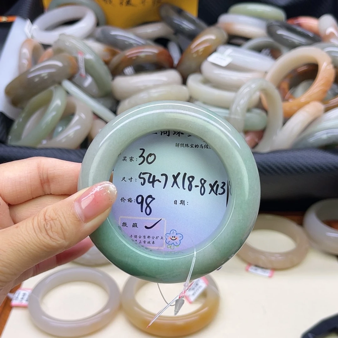 【闪购商品】石英质玉手镯未镶嵌