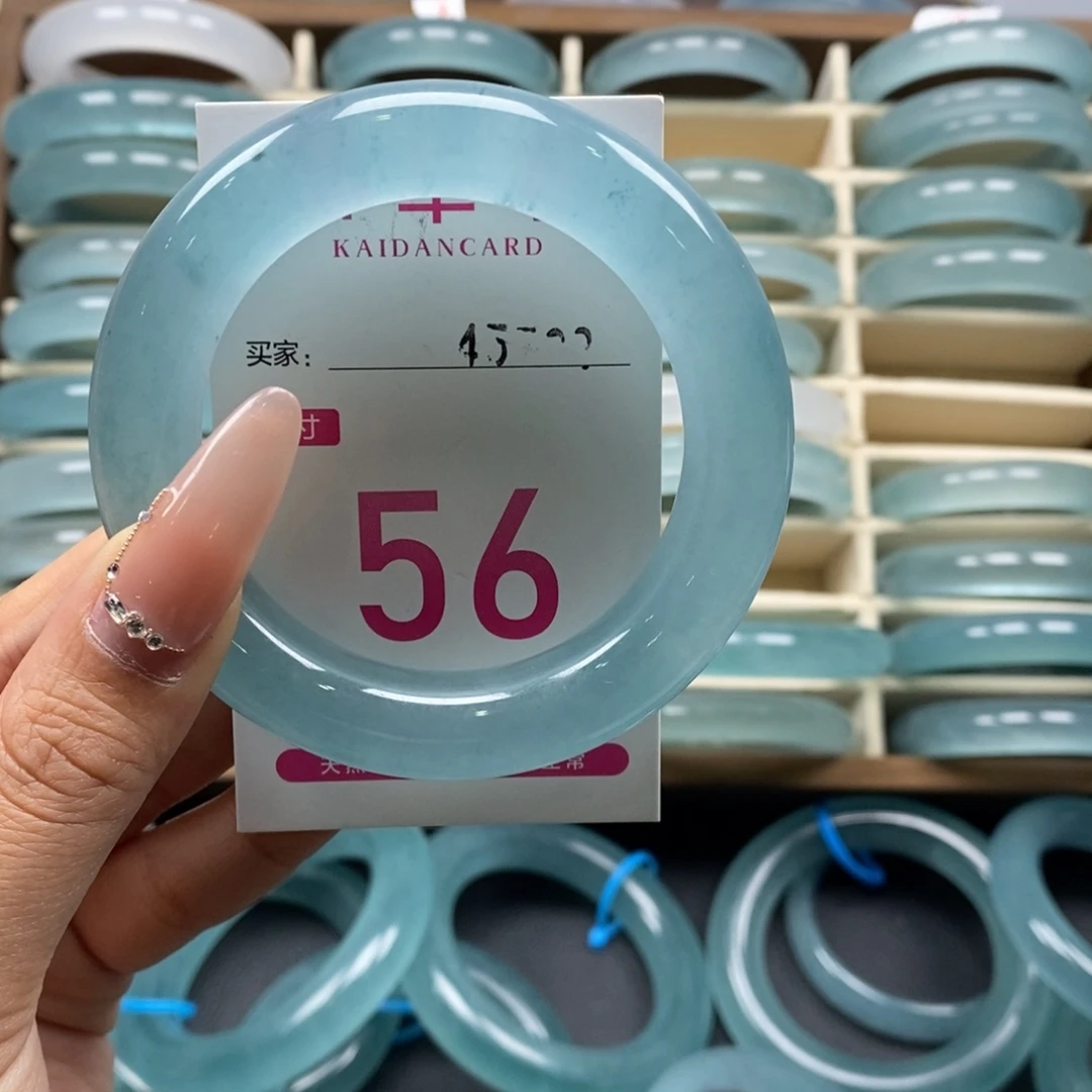 懒***懒石英质玉未镶嵌手镯