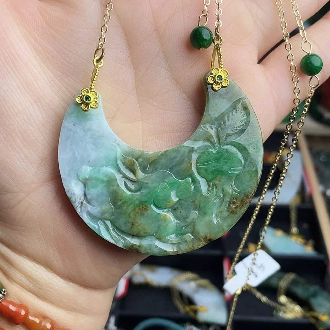 翡翠未镶嵌颈饰99